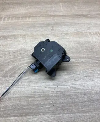 Toyota Auris 150 Air flap motor/actuator 1138002810