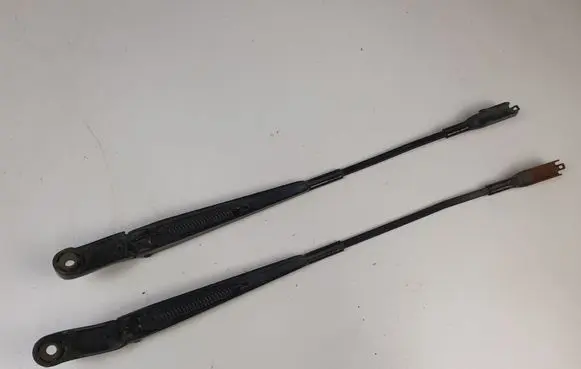 Opel Zafira B Front wiper blade arm 13145564
