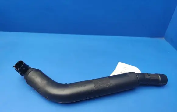 Mercedes-Benz Sprinter W906 Breather/breather pipe/hose A6510100882