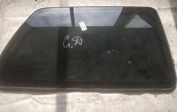 Volkswagen Golf III Rear side window as2