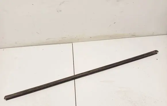 Seat Alhambra (Mk1) Front door glass trim molding 