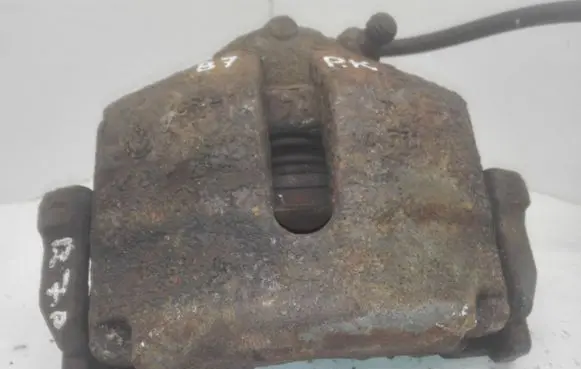 Volkswagen PASSAT B7 Front brake caliper