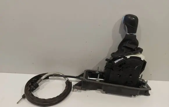 Volkswagen PASSAT B7 Gear selector/shifter in gearbox 3AB713023A S038208017E
