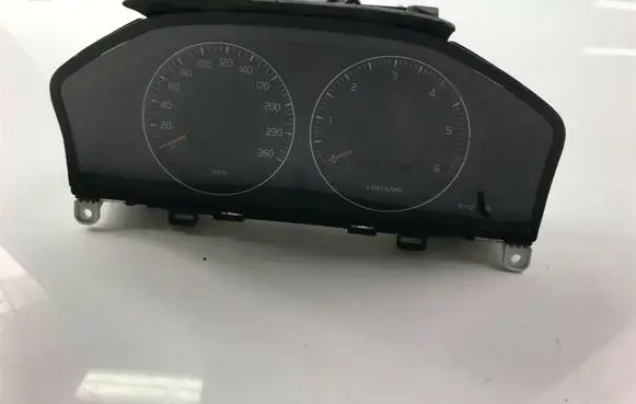 Volvo V70 Speedometer (instrument cluster) 30786623AB P2470