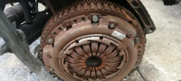 Dacia Sandero Clutch set kit 302057404r k4233