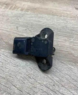 Volkswagen Golf IV Air pressure sensor 03C906051E
