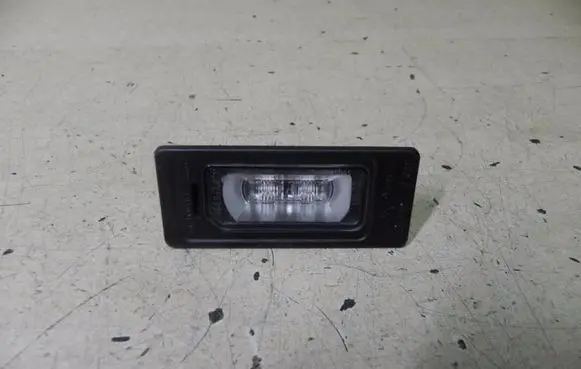 Audi A3 S3 8V Number plate light 4G0943021 I3538