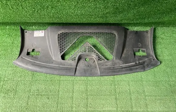 Engine cover (trim)