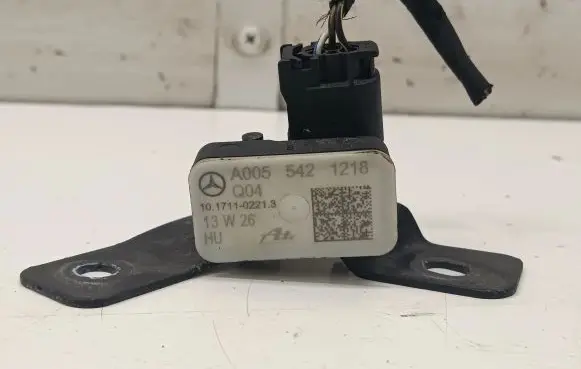 Mercedes-Benz E W212 Airbag deployment crash/impact sensor A0055421218