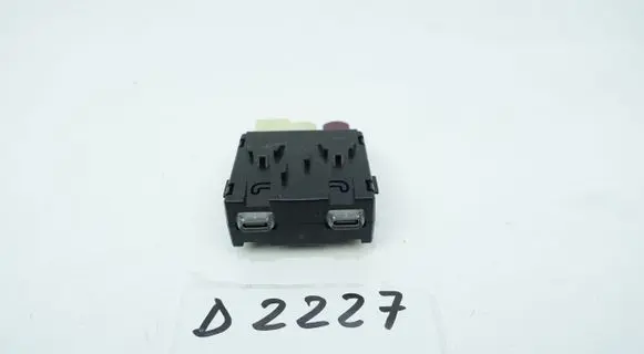 Mercedes-Benz S W223 USB socket connector A2238201305