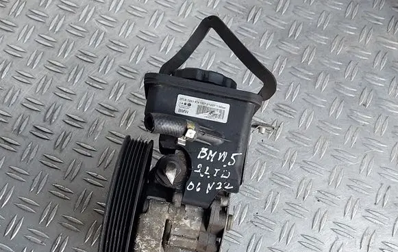 BMW 5 E60 E61 Power steering pump 7693974101
