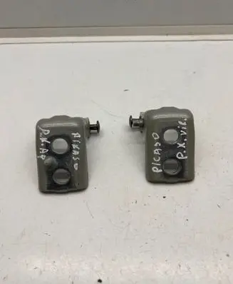 Citroen C4 II Picasso Front door lower hinge 