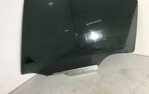 Toyota Yaris Rear door window glass