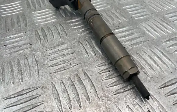 Mercedes-Benz CLS C219 Fuel injector A6420701987