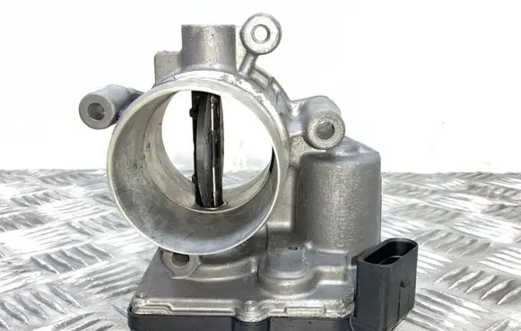 Volkswagen PASSAT B7 Throttle valve 03L128063AF