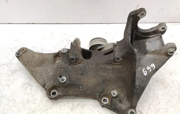 Renault Laguna II Generator/alternator bracket 