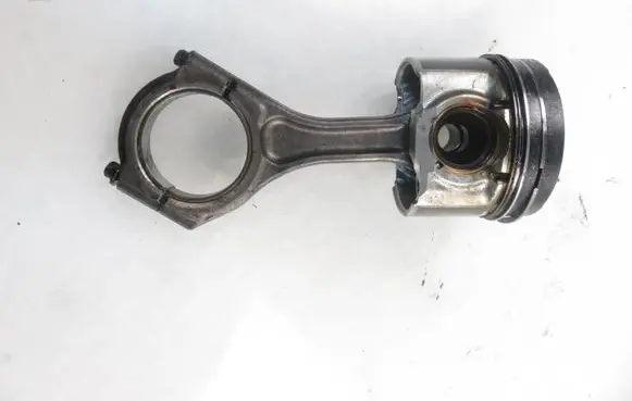 Subaru Impreza III Piston with connecting rod 