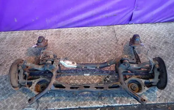 Volkswagen Golf V Rear axle beam 