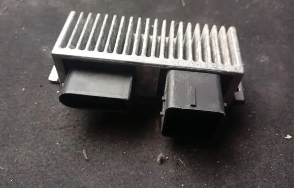 Nissan Qashqai Glow plug pre-heat relay 271206395R