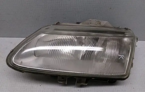Renault Espace III Headlight/headlamp 7700820118