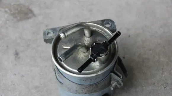 Nissan Pathfinder R51 Fuel filter housing 128KW