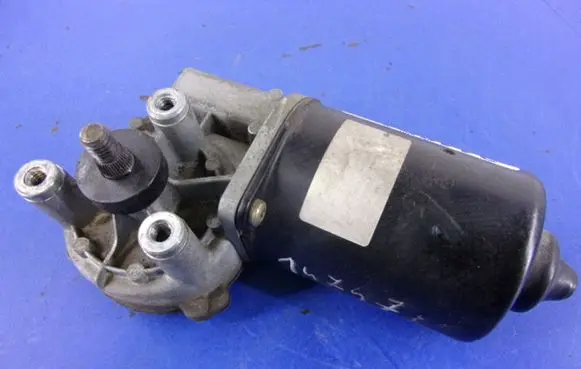 Audi A4 S4 B5 8D Front wiper linkage and motor