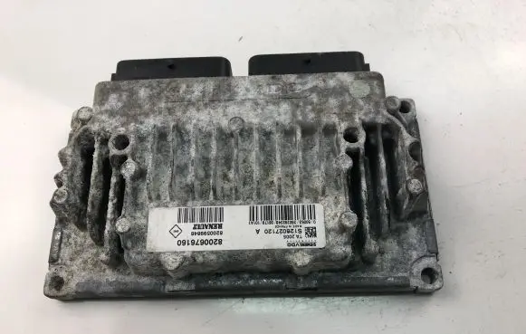 Renault Scenic II - Grand scenic II Engine control unit/module ECU 8200676160 S126027120A