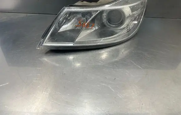 Skoda Octavia Mk2 (1Z) Headlight/headlamp 1Z1941015F 1EL24705201