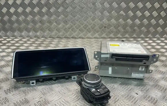 Radio/CD/DVD/GPS head unit
