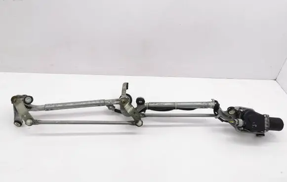 Honda CR-V Front wiper linkage and motor 6417C013