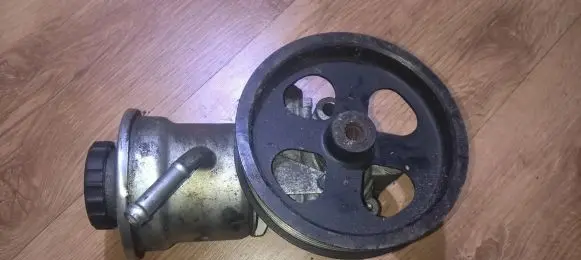 Toyota Yaris Power steering pump