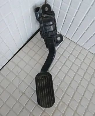 Toyota Prius (XW20) Accelerator throttle pedal 7812047050