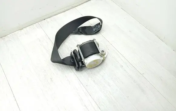Ford Focus Front seatbelt 33032388G