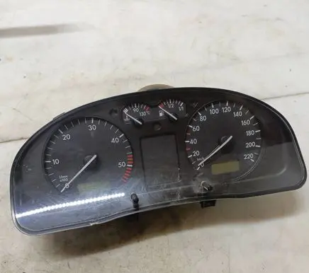Volkswagen PASSAT B5 Speedometer (instrument cluster) 3B0919880D