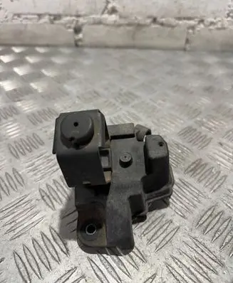 Headlight/headlamp mounting bracket