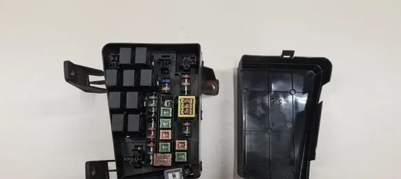 Mitsubishi Space Star Fuse box set 98600 MR515572