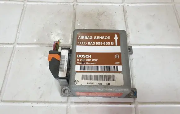 Audi A4 S4 B5 8D Airbag control unit/module 8A0959655B 0285001037