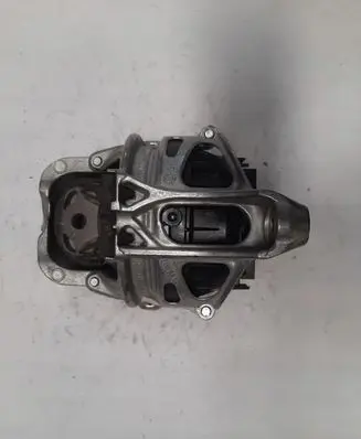 Engine mount vacuum valve