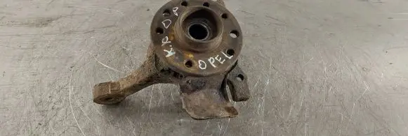 Opel Zafira A Front wheel hub spindle knuckle
