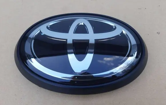 Manufacturer badge logo/emblem