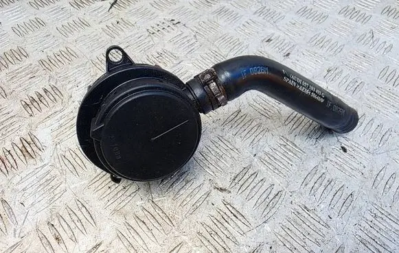 Audi A8 S8 D3 4E Breather/breather pipe/hose 057103493G