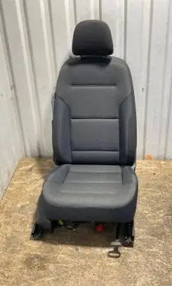 Volkswagen Golf VII Front passenger seat 23020