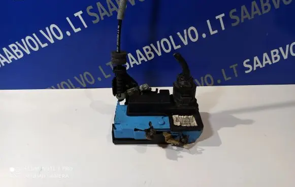 Volvo V70 Front door lock 30699748