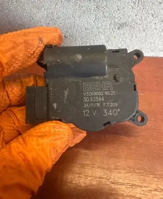 Mercedes-Benz Sprinter W906 Air flap motor/actuator V3269002 3093844