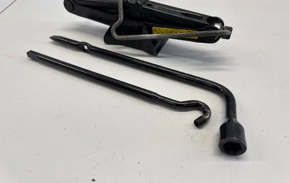 Citroen DS3 Tool set 9656868180