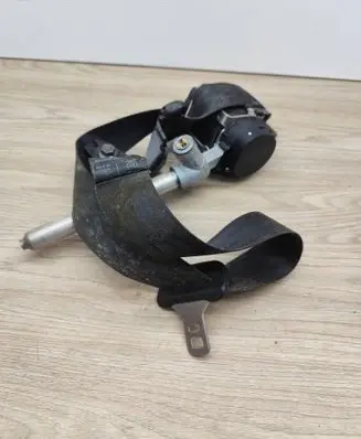 Volvo XC70 Rear seatbelt 39859386