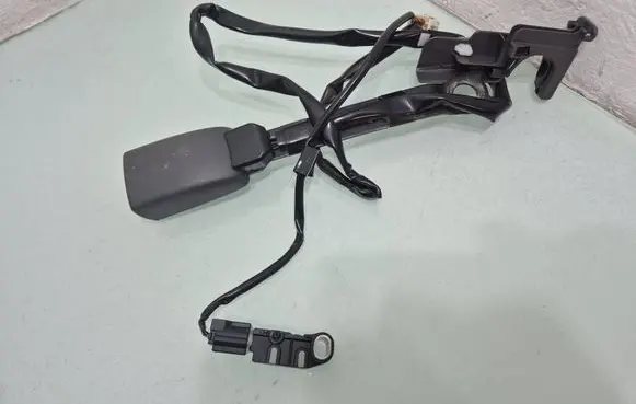 Toyota Prius (XW20) Front seatbelt buckle 