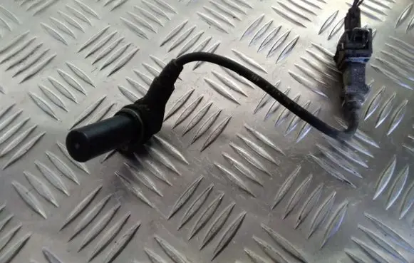 Volkswagen Transporter - Caravelle T4 Crankshaft position sensor 075906433B