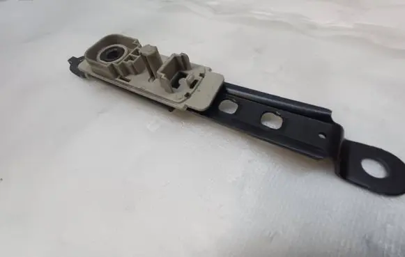 Nissan X-Trail T32 Seat belt adjustment rail 