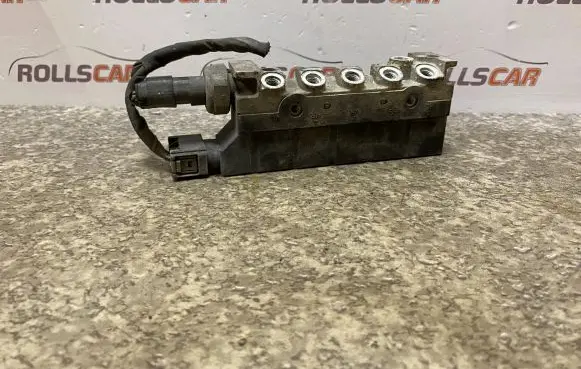 Mercedes-Benz S W220 Air suspension valve block A2203200258